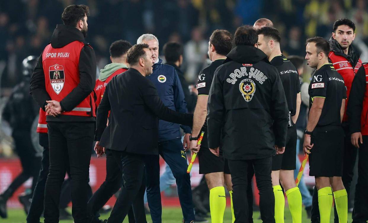 包含费内巴切迎欧冠关键赛,今晚强势反弹,震撼外界,更衣室氛围转暖的词条 包含费内巴切迎欧冠关键赛,今晚强势反弹,震撼外界,更衣室氛围转暖的词条