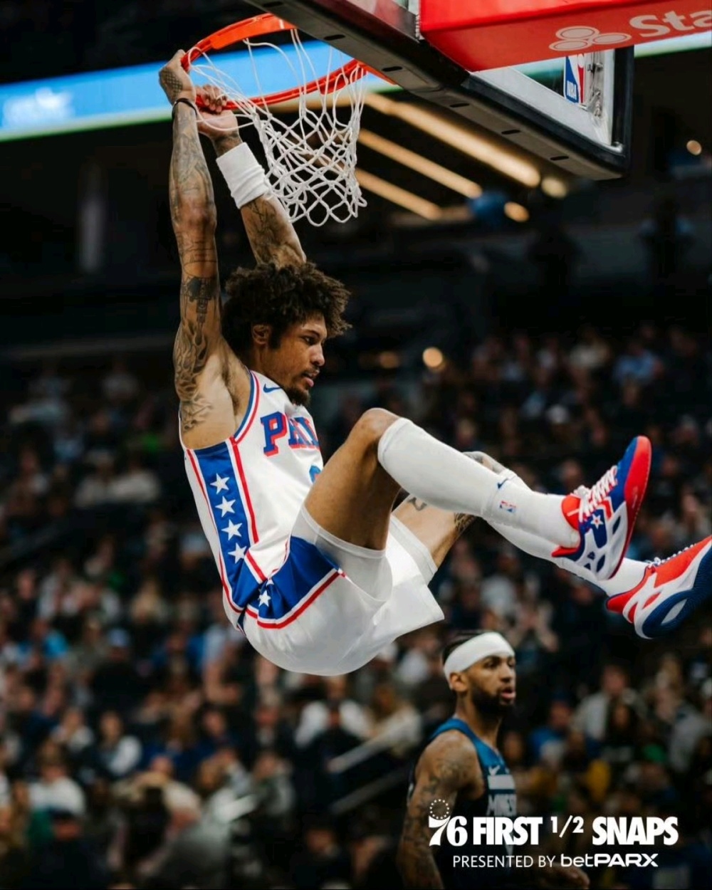 费城76人训练开放日，关键时刻篮板制胜引欢呼，CBA常规赛在即，轮换策略成焦点(费城76人夏季联赛)