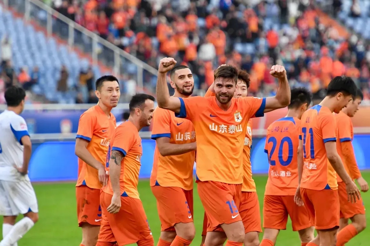 关键时刻武汉三镇备战欧联,门线救险细节曝光,态度坚定,球队文化再被提及 关键时刻武汉三镇备战欧联,门线救险细节曝光,态度坚定,球队文化再被提及