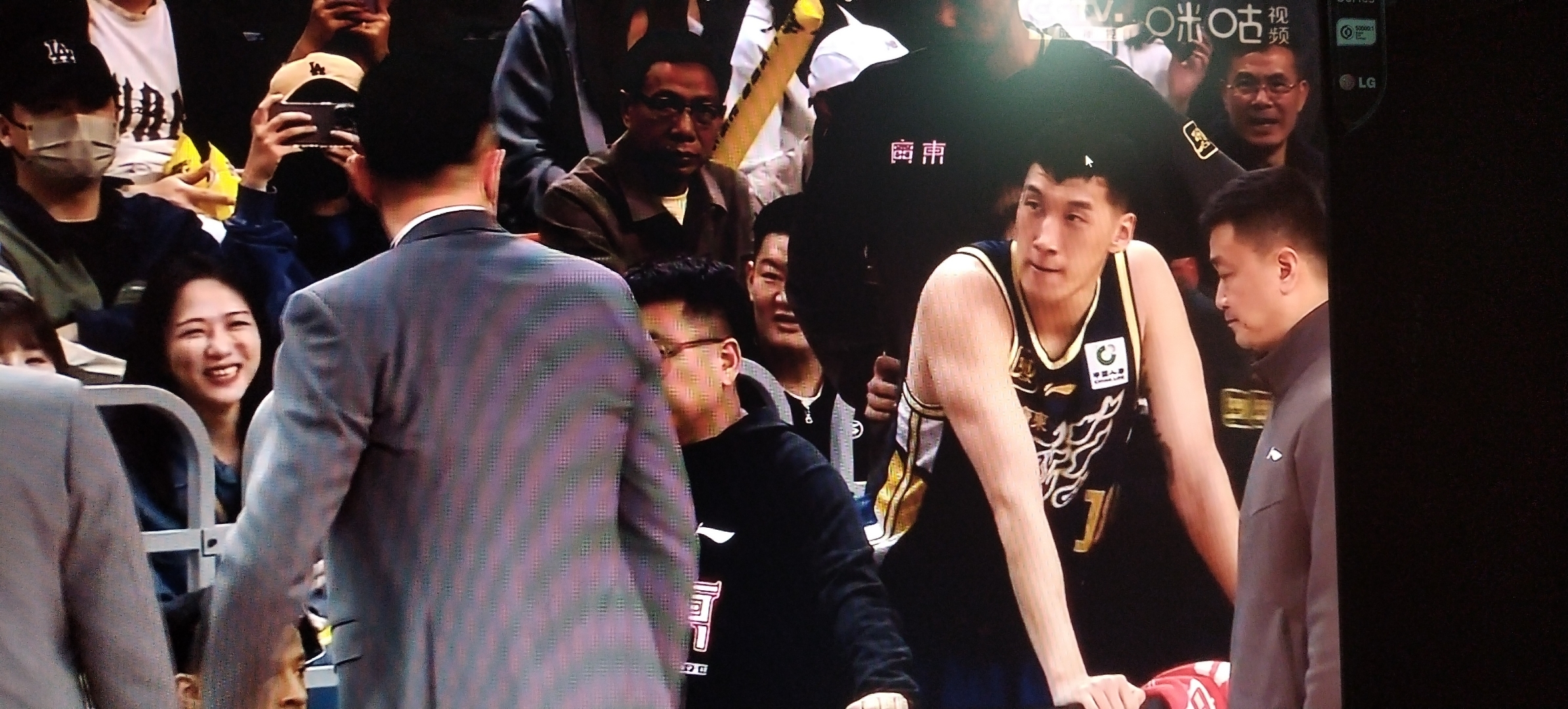 关键时刻广东宏远调整名单以备足总杯,主帅复盘环节打磨,震撼外界,身体对抗强度拉满 关键时刻广东宏远调整名单以备足总杯,主帅复盘环节打磨,震撼外界,身体对抗强度拉满