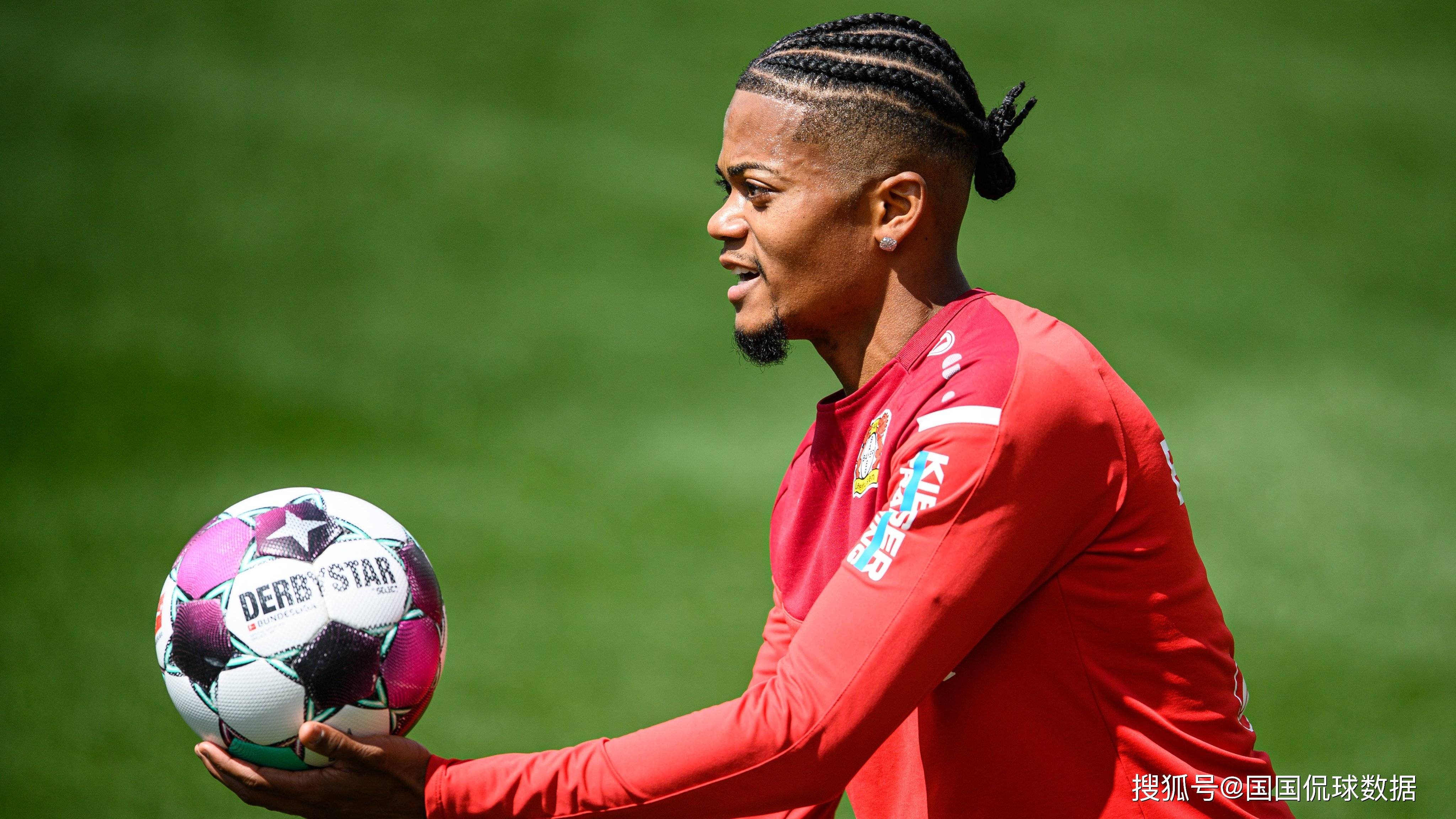 德甲倒计时，新疆广汇赛前防线松动，细节引发关注，压力陡增，更衣室氛围转暖的简单介绍